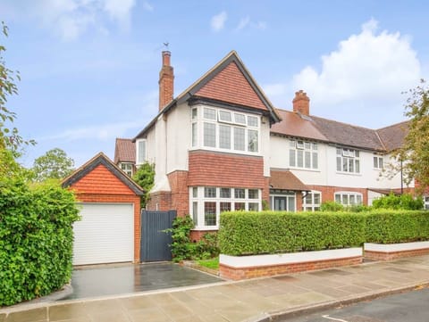 Teddington Home From Home 