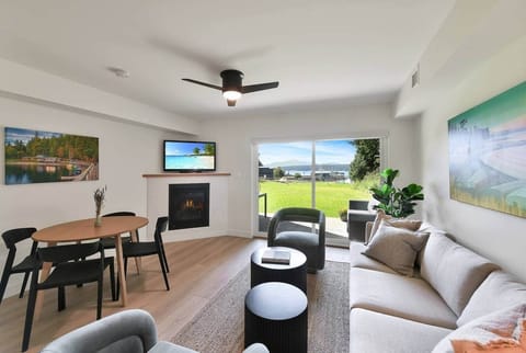Living/dining area