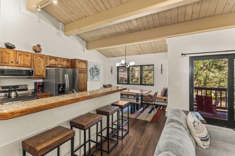 From morning pancakes to evening cocoa, enjoy a kitchen built for families!