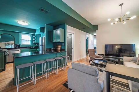 ⬆️2nd Floor - Living Room 1 and Kitchen 1