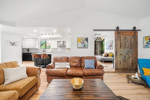 Bright and open space to enjoy the kitchen and living room