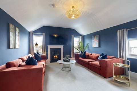 Living Room / Lounge