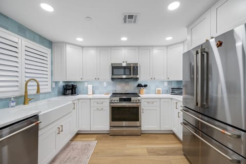 Brand new kitchen with high end appliances