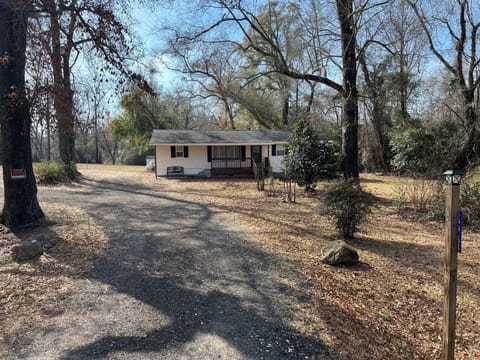 Entrance with circular driveway