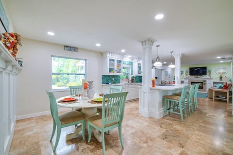 Dining Area | Dishware/Flatware