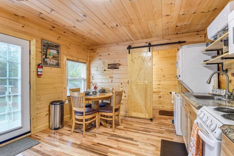 Dining Table | Dishware/Flatware