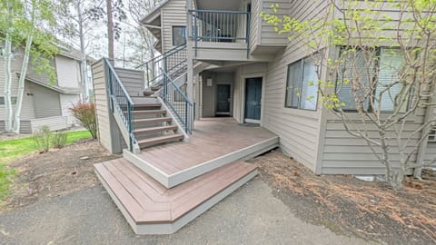 Welcome to Mt Bachelor Village 332
