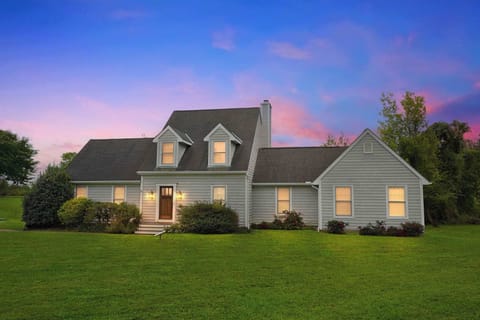Waterfront Retreat on Scenic Love Point – Spacious 5BR, 3.5BA Getaway

Escape to a serene waterfront oasis on Kent Island!