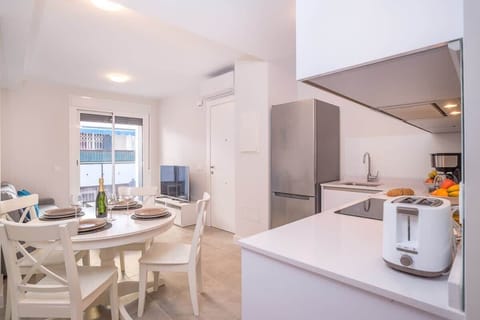 Lounge, dining area and kitchen
