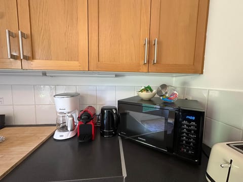 kitchen, dishwasher, fridge, freezer, kettle, toaster, oven, coffee machine, microwave, cooker hood