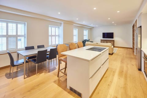 Thames Apartment, Windsor - Host & Stay