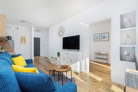 Spacious living room with full equipment. 