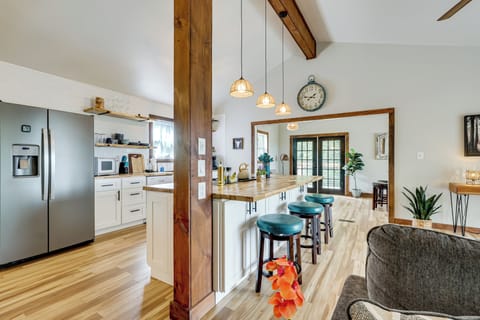 Kitchen | Breakfast Bar | 1st Floor