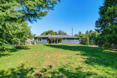 Fenced Backyard | Covered Patio | Charcoal Grill