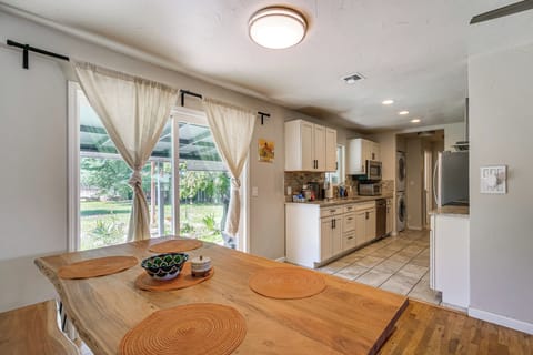 Dining Area | Dishware/Flatware Provided
