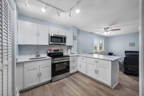 Freshly remodeled Kitchen & new appliances