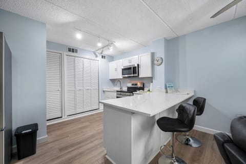 Island with bar seating