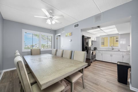 Extra large Dining room Table-great for gathering!