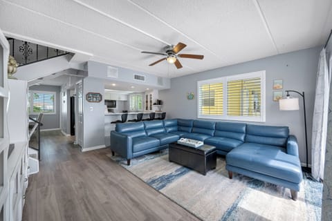 Spacious Living room with comfy leather furniture