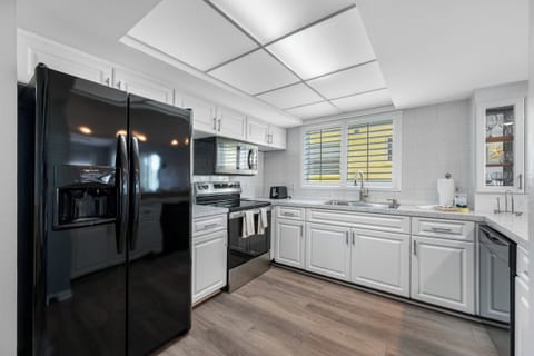 Large modern kitchen