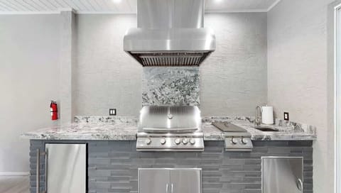 Outdoor Kitchen Grill