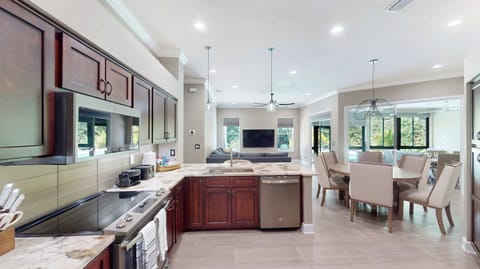 Kitchen And Eating Area