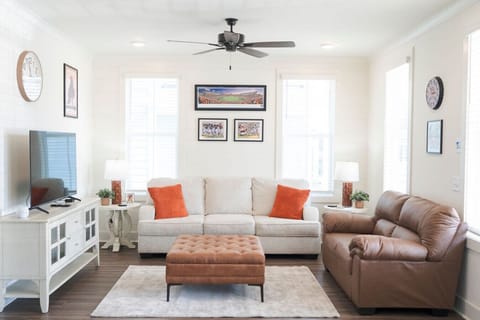 Living Room with 55` Smart TV