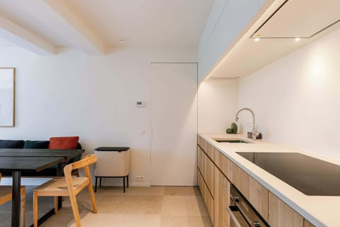 Sleek kitchen design for inspired meals and easy hosting.