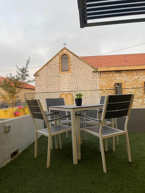 Peaceful & Outdoor Private Courtyard Dining Area