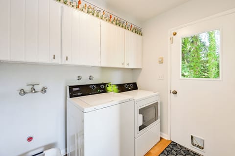 Laundry Room | Main Level