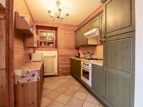 Cabinetry, Wood, Flooring, Interior Design, Furniture, Ceiling, Floor, Cupboard, Kitchen, Drawer