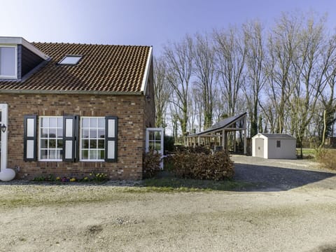 Building, Home, House, Roof, Cottage, Residential Area, Door, Estate, Farmhouse, Driveway