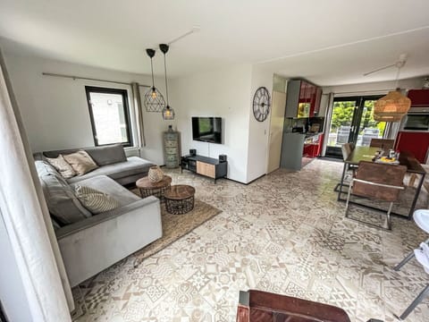 Flooring, Floor, Wood, Furniture, Interior Design, Living Room, Couch, Home, Room, Carpet