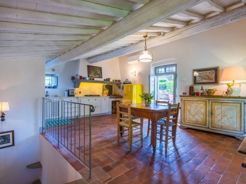 House, Home, Roof, Cottage, Shrub, Siding, Estate, Farmhouse, Garden, Landscaping