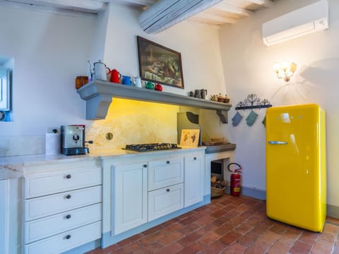 House, Home, Roof, Cottage, Shrub, Siding, Estate, Farmhouse, Garden, Landscaping