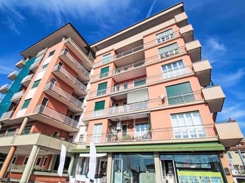 Apartment, Urban Design, Condominium, Balcony