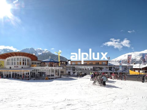 Snow, Winter, Glacial Landform, Recreation, Mountain Range, Freezing, Hill Station, Alps, Ski Resort, Valley