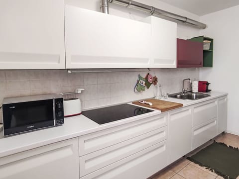 Kitchen, Kitchen Appliance, Major Appliance, Countertop, Wood, Flooring, Kitchen Stove, Interior Design, Kitchen Sink, Cabinetry