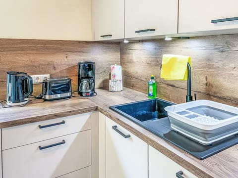 Countertop, Kitchen Appliance, Kitchen, Major Appliance, Interior Design, Flooring, Home Appliance, Plumbing Fixture, Kitchen Sink, Cabinetry