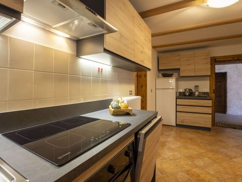 Kitchen, Countertop, Major Appliance, Interior Design, Kitchen Appliance, Cabinetry, Flooring, Wood, Furniture, Ceiling