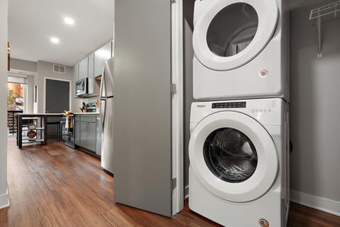 In Unit Washer/Dryer