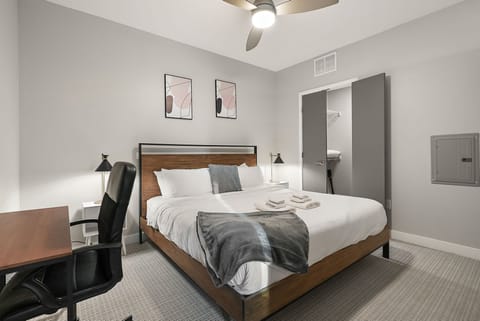 CozySuites Marquee | pool, gym #03