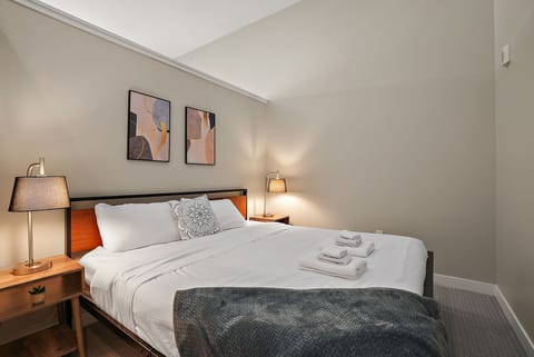 CozySuites Marquee | pool, gym #05