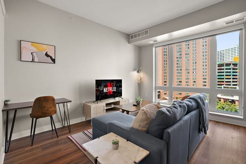 CozySuites Marquee | pool, gym #06