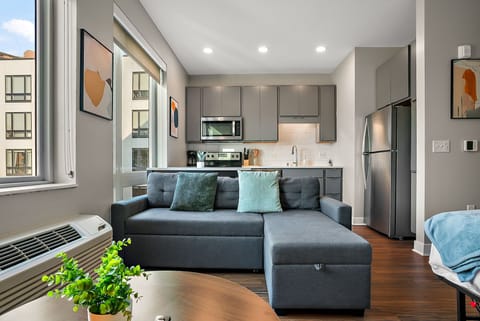 CozySuites Marquee | pool, gym #09