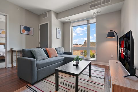 CozySuites Marquee | pool, gym #10