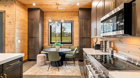 Cozy breakfast nook in the kitchen, eat, chill, even the perfect spot to work on your computer