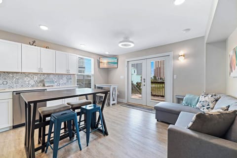 Pipedreams duplex, beach access, 4 bedroom east half of duplex