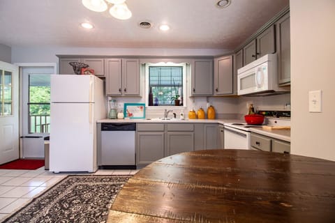 Kitchen / Dining Combo