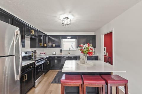 Fully stocked kitchen, ice maker, toaster, blender, oils, spices, extra seats